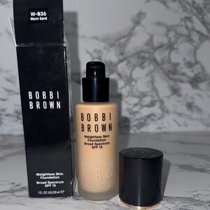 NWT Bobbi Brown weightless foundation: W-036 Warm Sand
Never used
Still in box